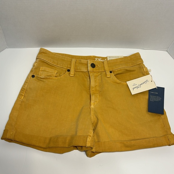 Universal Thread High Rise MIDI Shorts NWT Size 4/27 Yellow Gold - Picture 2 of 11